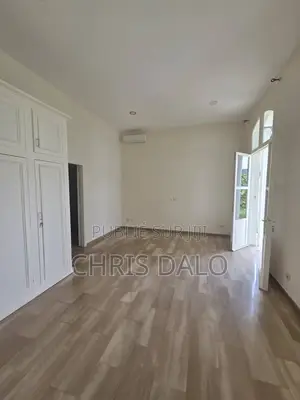 5chbre Villa dans Dalo Davy, Cocody à Louer