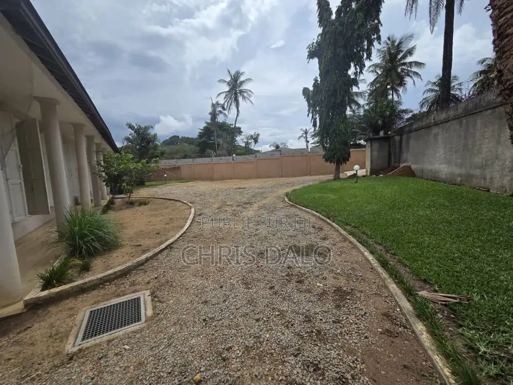 5chbre Villa dans Dalo Davy, Cocody à Louer