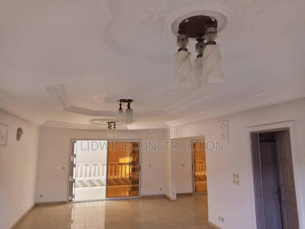 5chbre Appartement dans Yopougon à Vendre