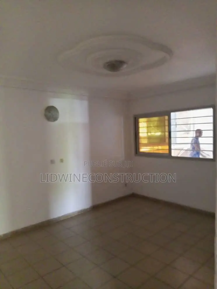5chbre Appartement dans Yopougon à Vendre