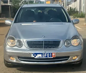 Mercedes-Benz C200 2002 Gris