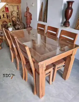 Table À Manger Disponible