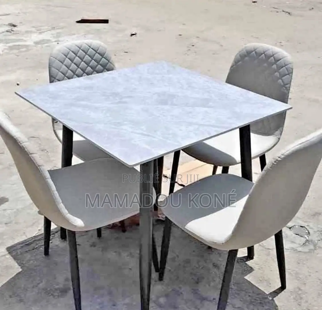 Table À Manger Avec 4 Chaises