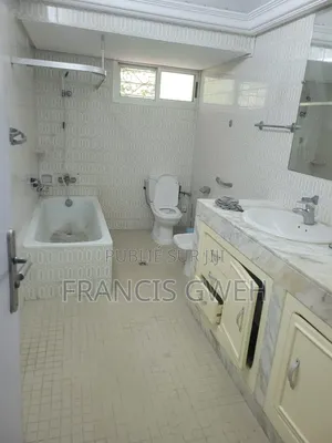 4chbre Villa dans Francis Gweh, Cocody à Louer