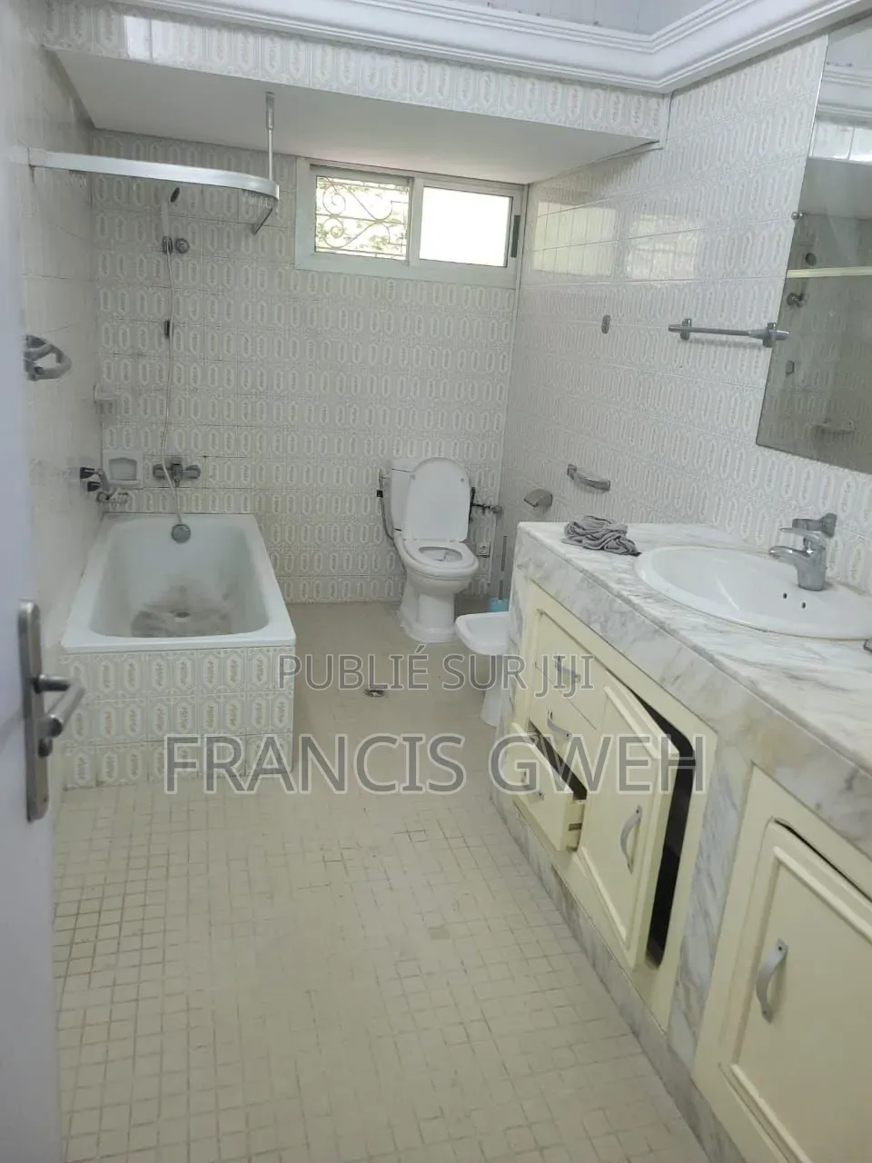4chbre Villa dans Francis Gweh, Cocody à Louer