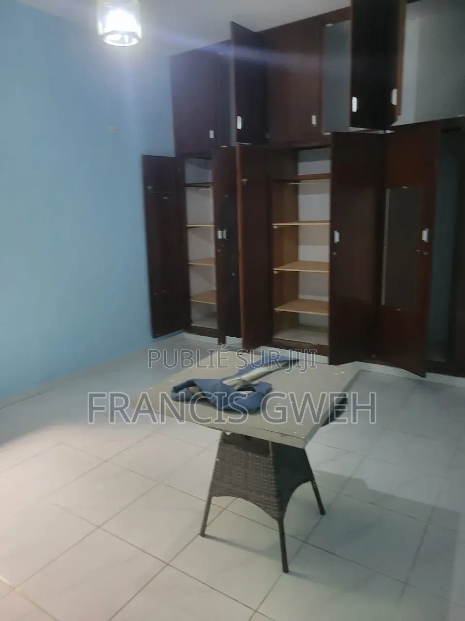 4chbre Villa dans Francis Gweh, Cocody à Louer