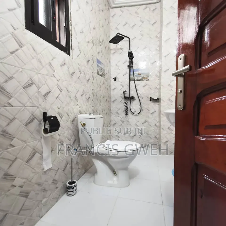 Meublé 1chbre Appartement dans Francis Gweh, Cocody à Louer