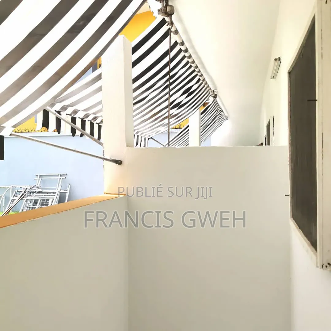 Meublé 1chbre Appartement dans Francis Gweh, Cocody à Louer