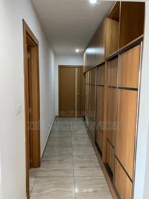 Meublé 5chbre Appartement dans Zié Multi-Service, Marcory à Vendre