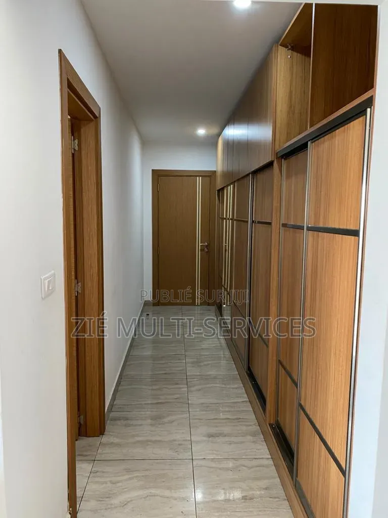 Meublé 5chbre Appartement dans Zié Multi-Service, Marcory à Vendre