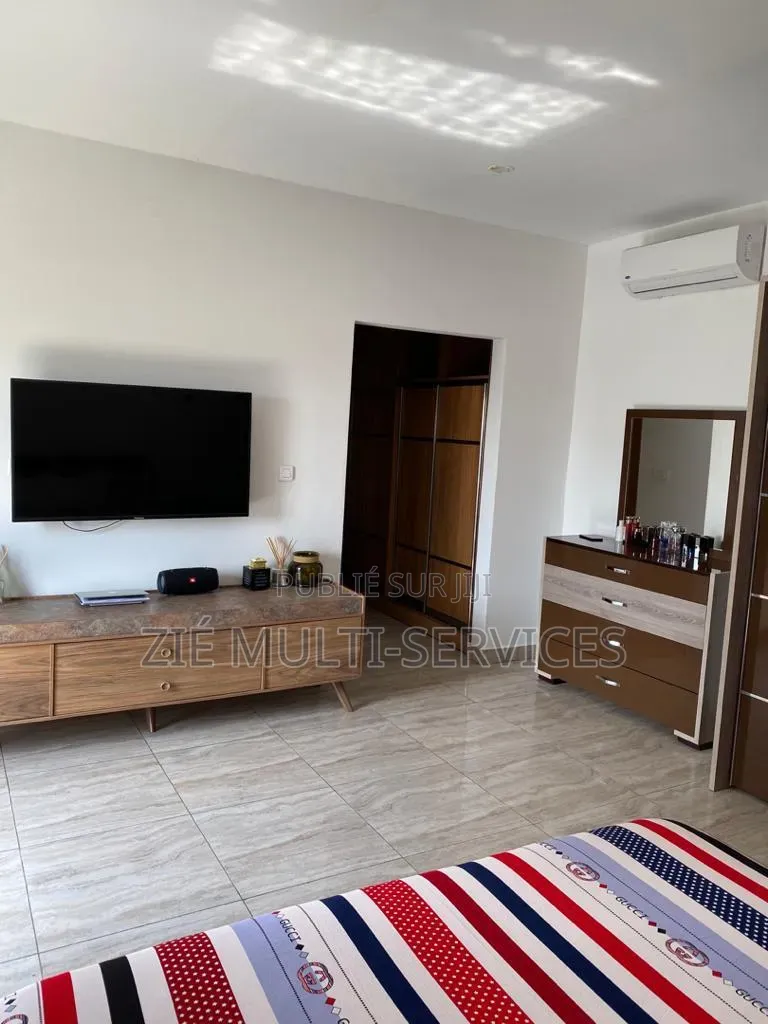 Meublé 5chbre Appartement dans Zié Multi-Service, Marcory à Vendre