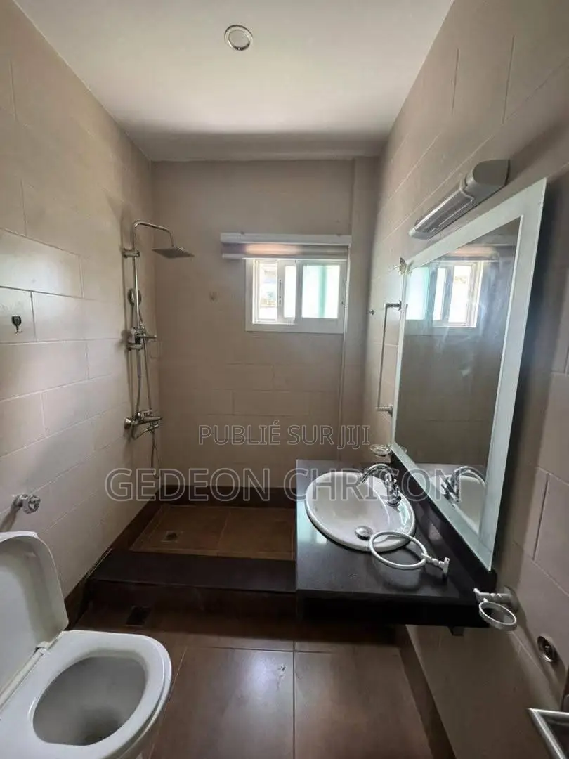 2chbre Appartement dans Cocody à Louer