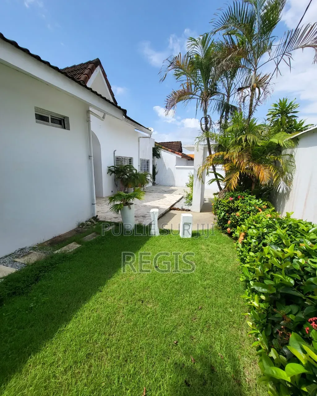 Meublé 3chbre Villa dans Meublée, Cocody à Louer
