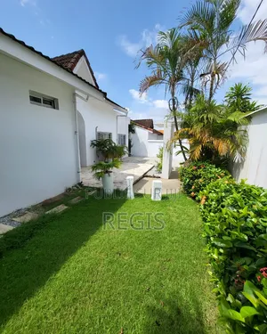 Meublé 3chbre Villa dans Meublée, Cocody à Louer
