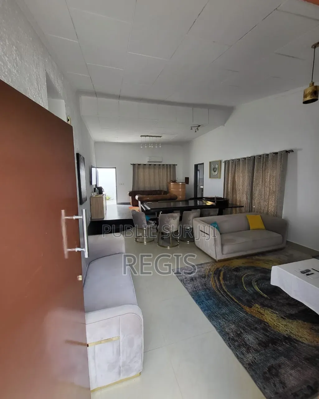 Meublé 3chbre Villa dans Meublée, Cocody à Louer