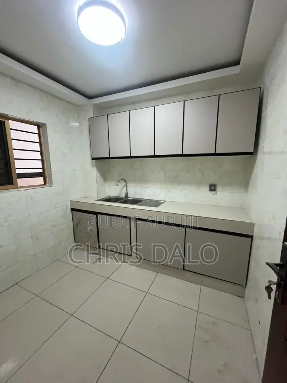 2chbre Appartement dans Dalo Davy, Cocody à Louer