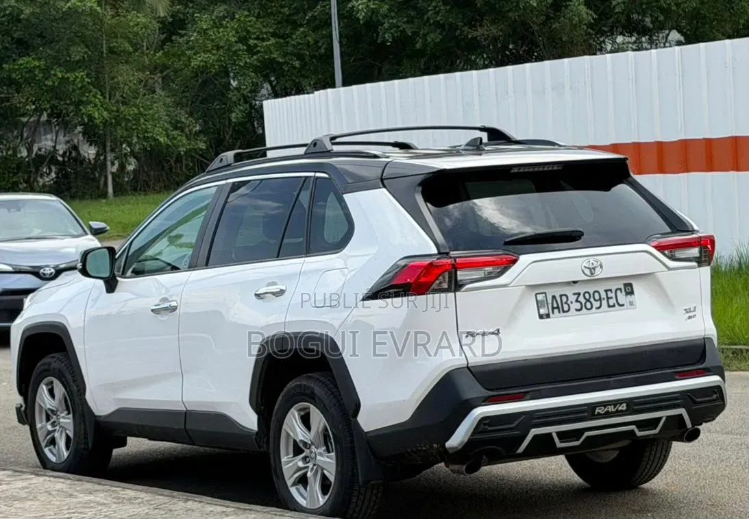 Toyota RAV4 2023 Blanc