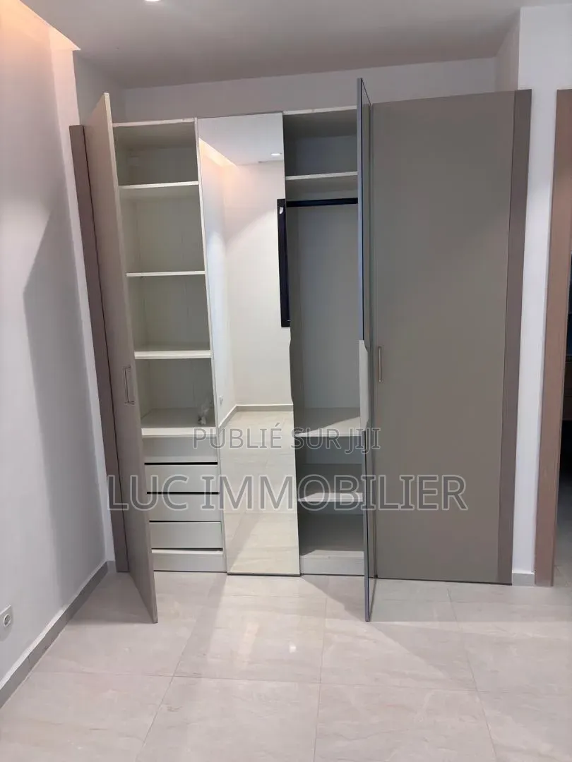 2chbre Appartement dans Luc Immobilier, Cocody à Louer