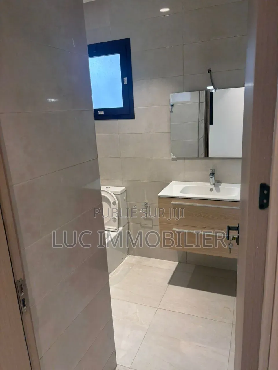 2chbre Appartement dans Luc Immobilier, Cocody à Louer
