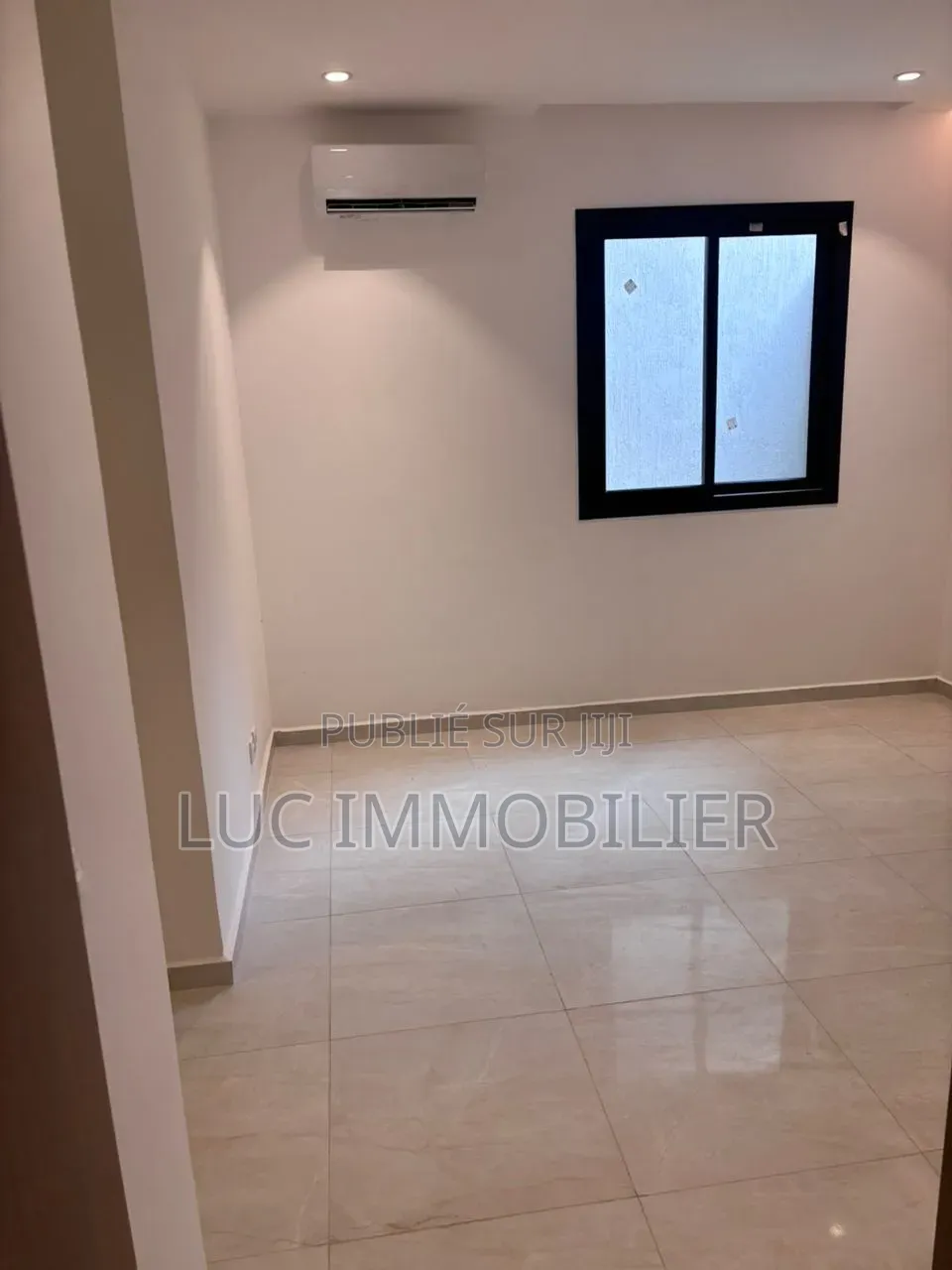 2chbre Appartement dans Luc Immobilier, Cocody à Louer
