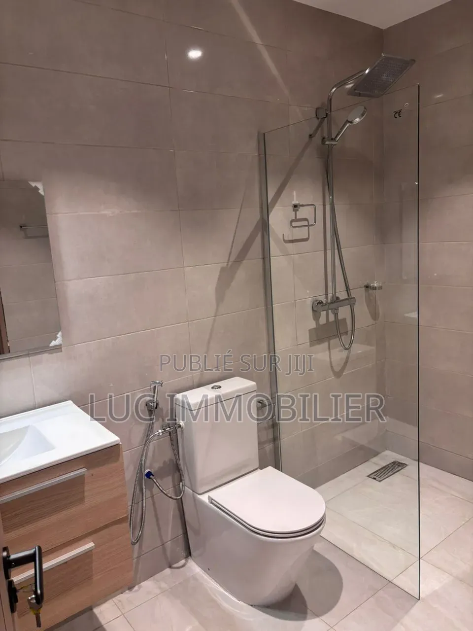 2chbre Appartement dans Luc Immobilier, Cocody à Louer