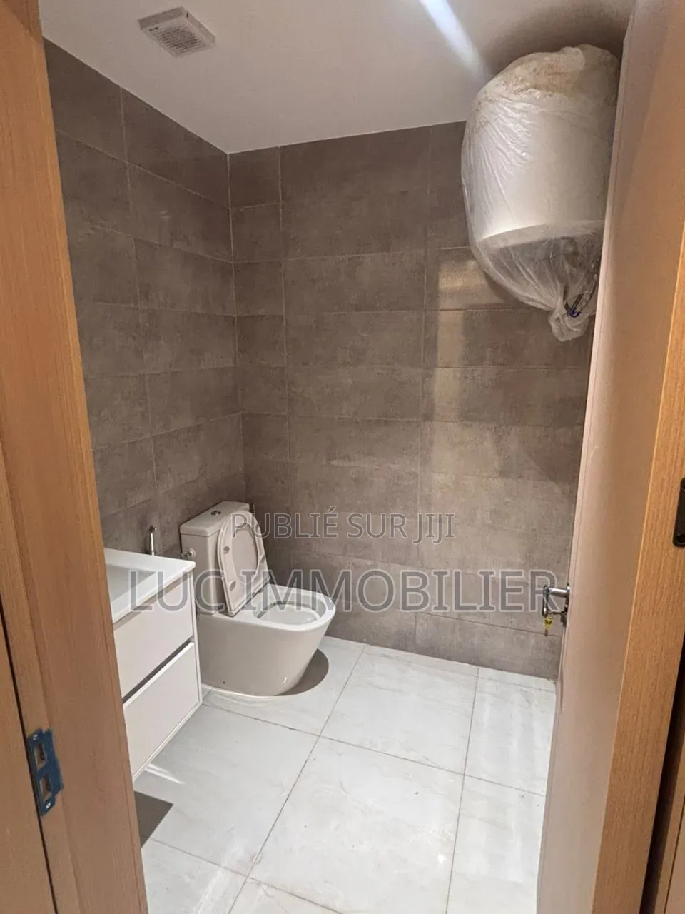 2chbre Appartement dans Luc Immobilier, Cocody à Louer