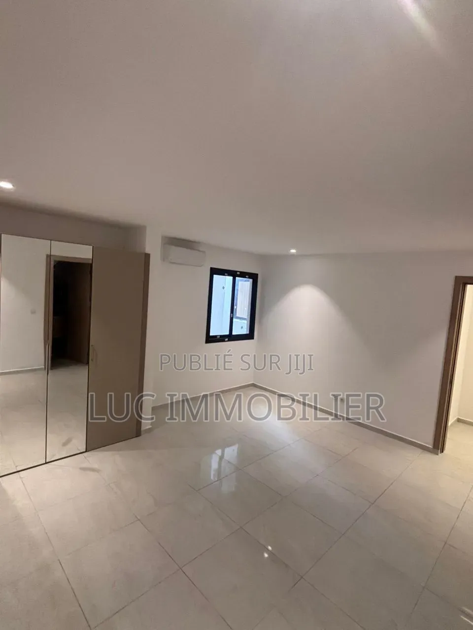 2chbre Appartement dans Luc Immobilier, Cocody à Louer