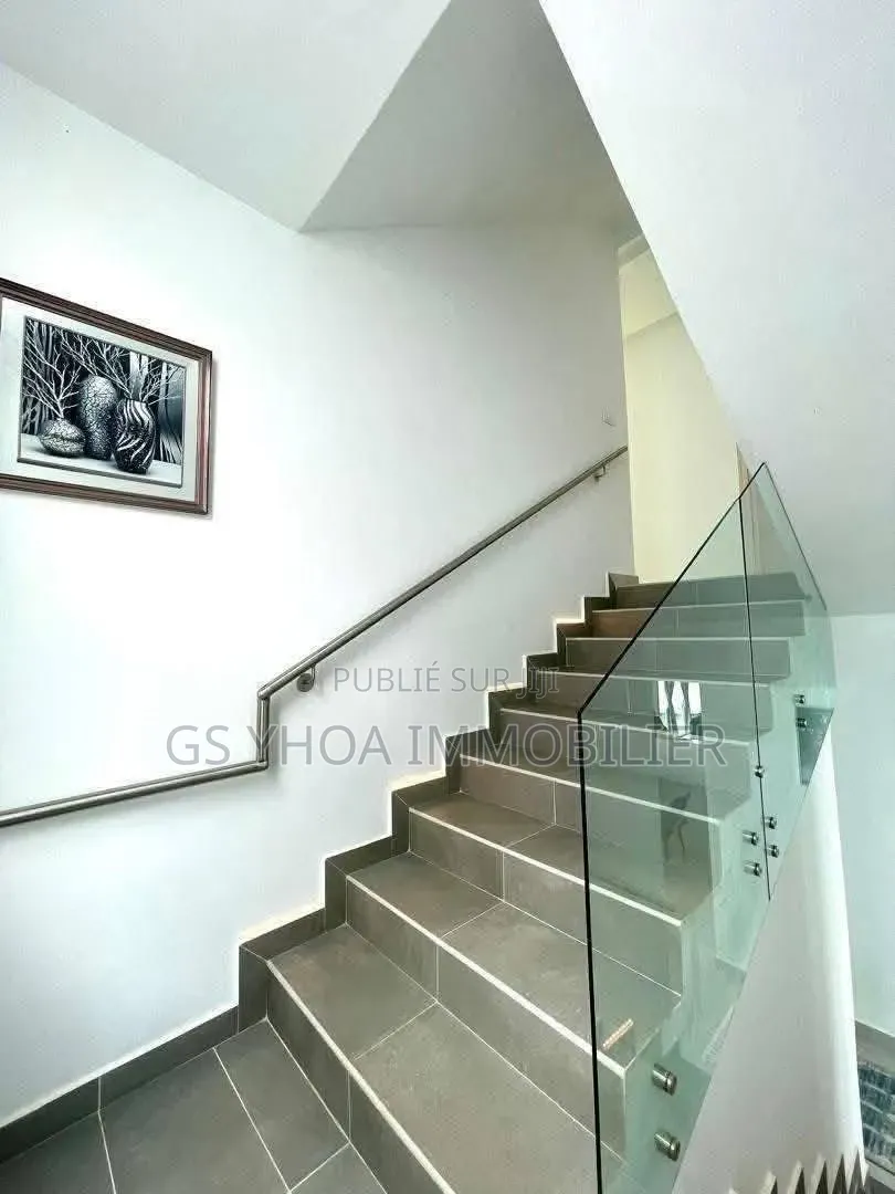 Meublé 3chbre Duplex dans Cocody à Vendre