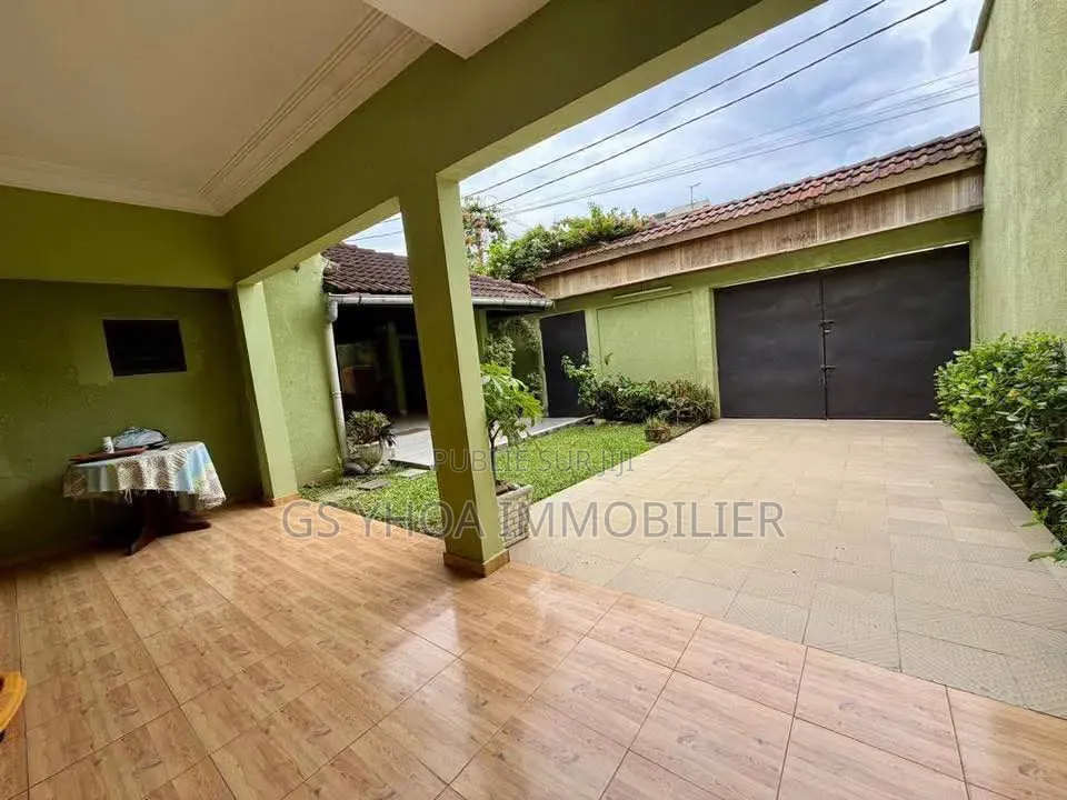 Meublé 4chbre Duplex dans Cocody à Vendre