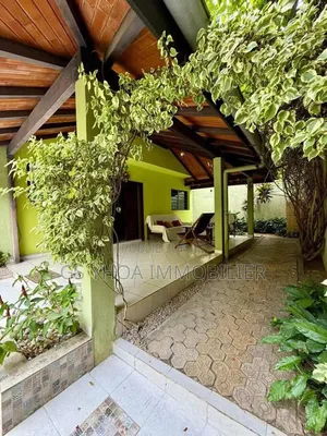 Meublé 4chbre Duplex dans Cocody à Vendre