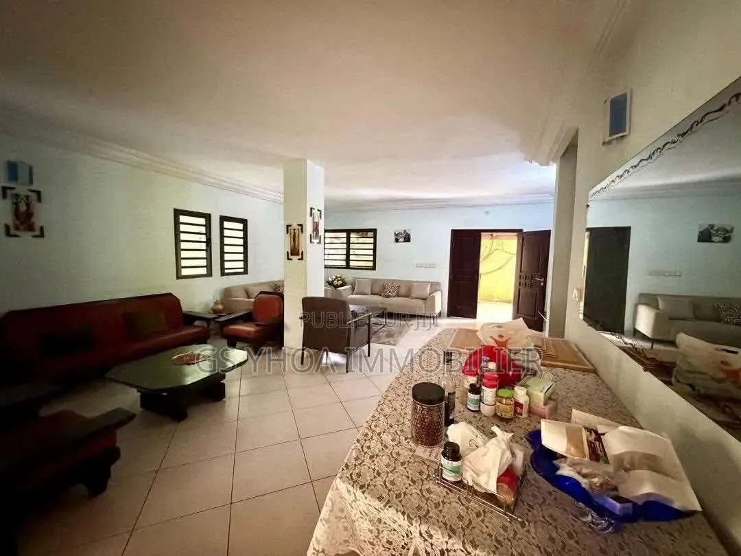 Meublé 4chbre Duplex dans Cocody à Vendre