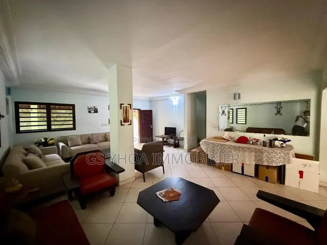 Meublé 4chbre Duplex dans Cocody à Vendre