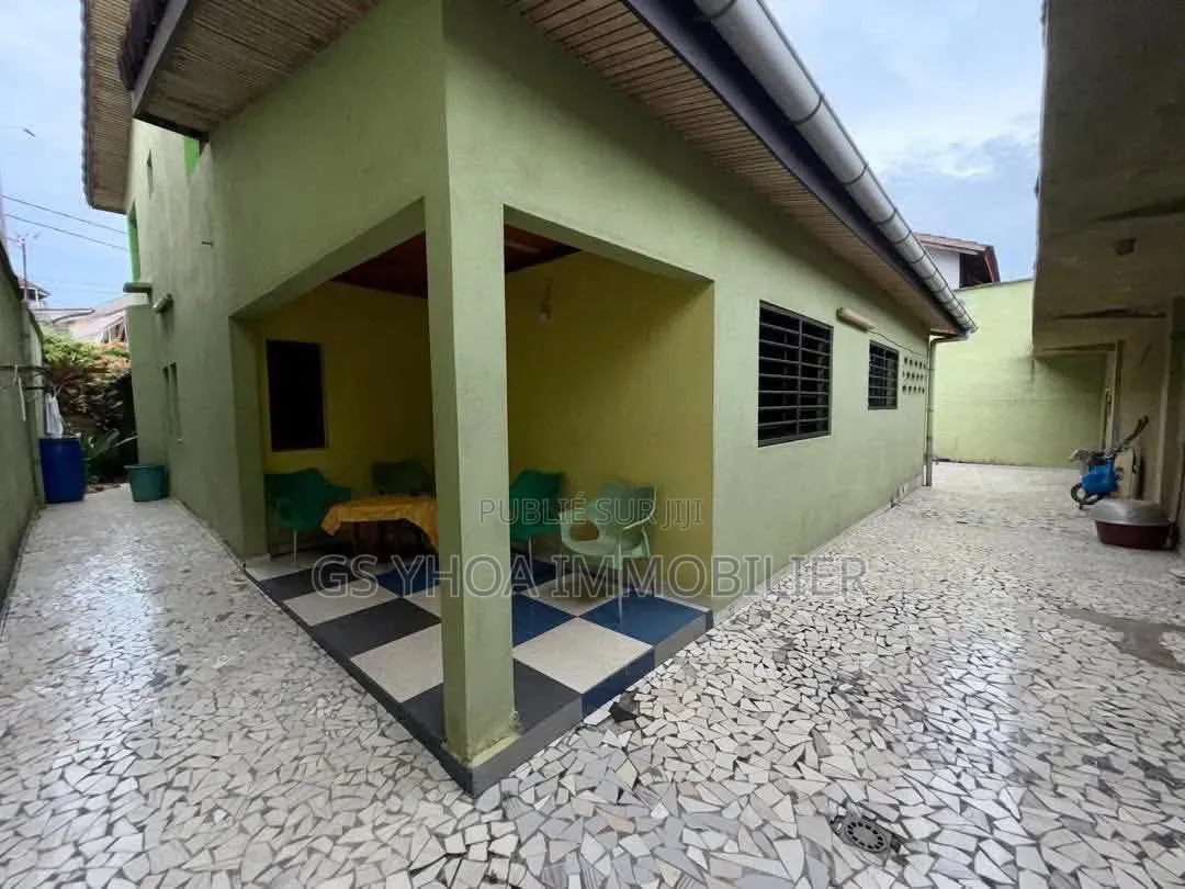 Meublé 4chbre Duplex dans Cocody à Vendre