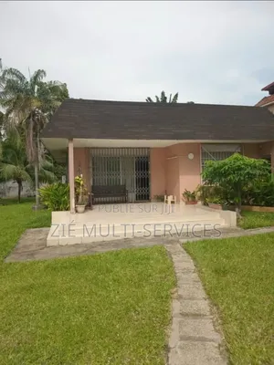 6chbre Villa dans Zié Multi-Service, Cocody à Vendre