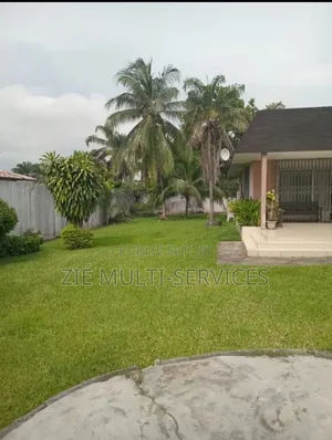 6chbre Villa dans Zié Multi-Service, Cocody à Vendre