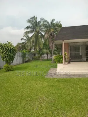 6chbre Villa dans Zié Multi-Service, Cocody à Vendre