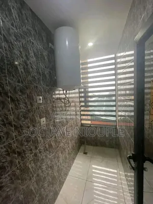 2chbre Appartement dans Terre De Grâce, Cocody à Vendre
