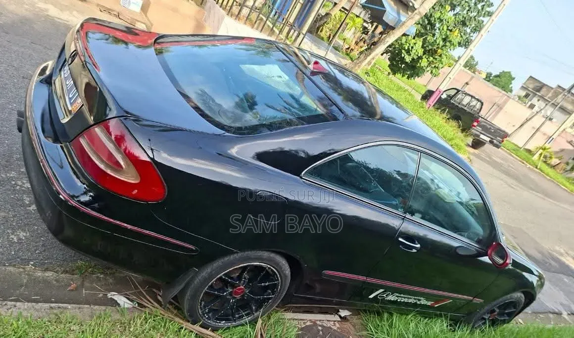 Mercedes-Benz CLK 2000 Noir