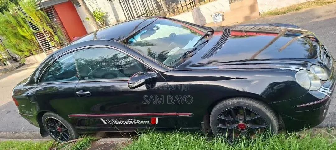 Mercedes-Benz CLK 2000 Noir