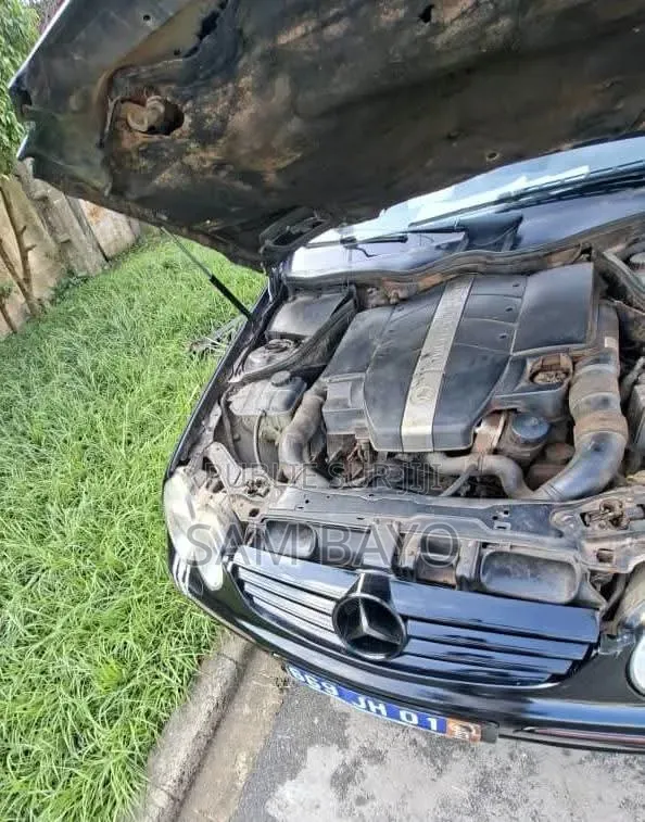 Mercedes-Benz CLK 2000 Noir