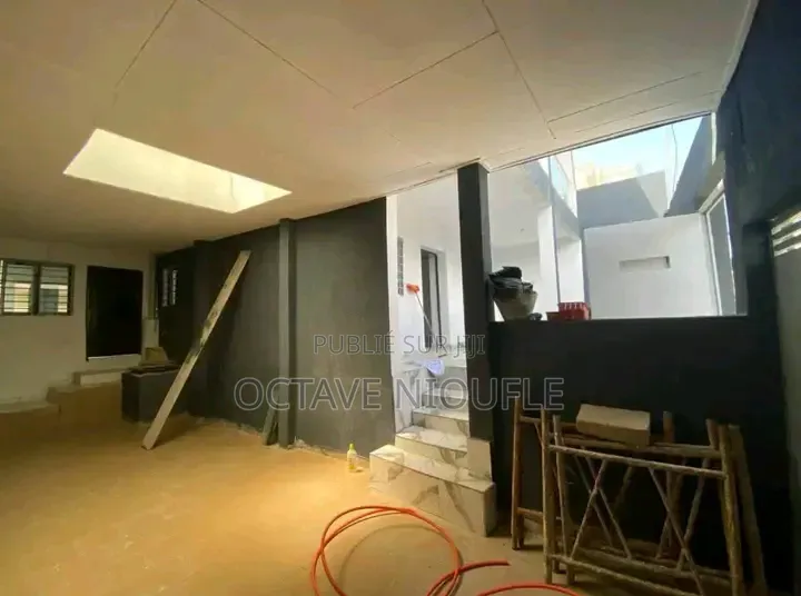 4chbre Villa dans , Cocody à Vendre