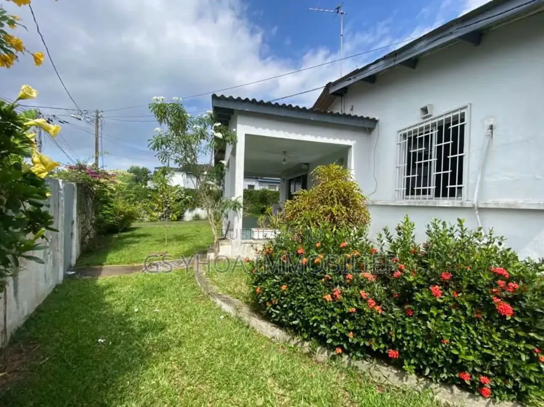 4chbre Villa dans Le Plateau à Vendre