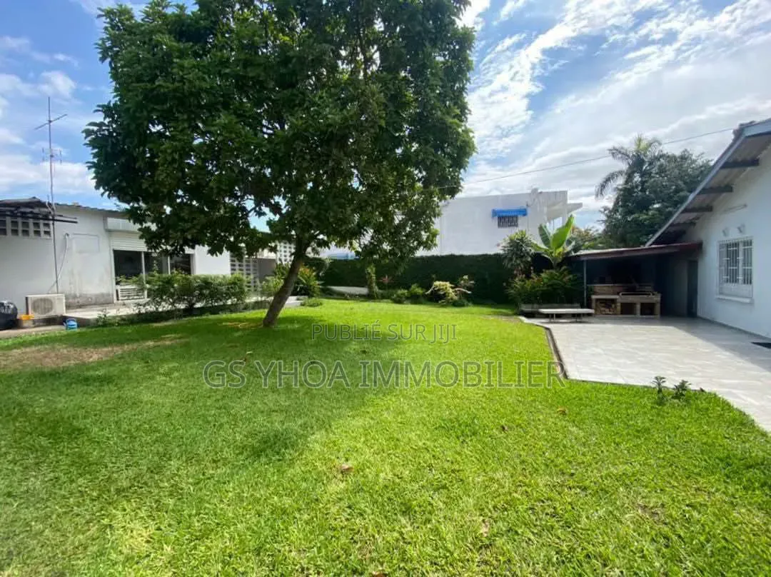 4chbre Villa dans Le Plateau à Vendre