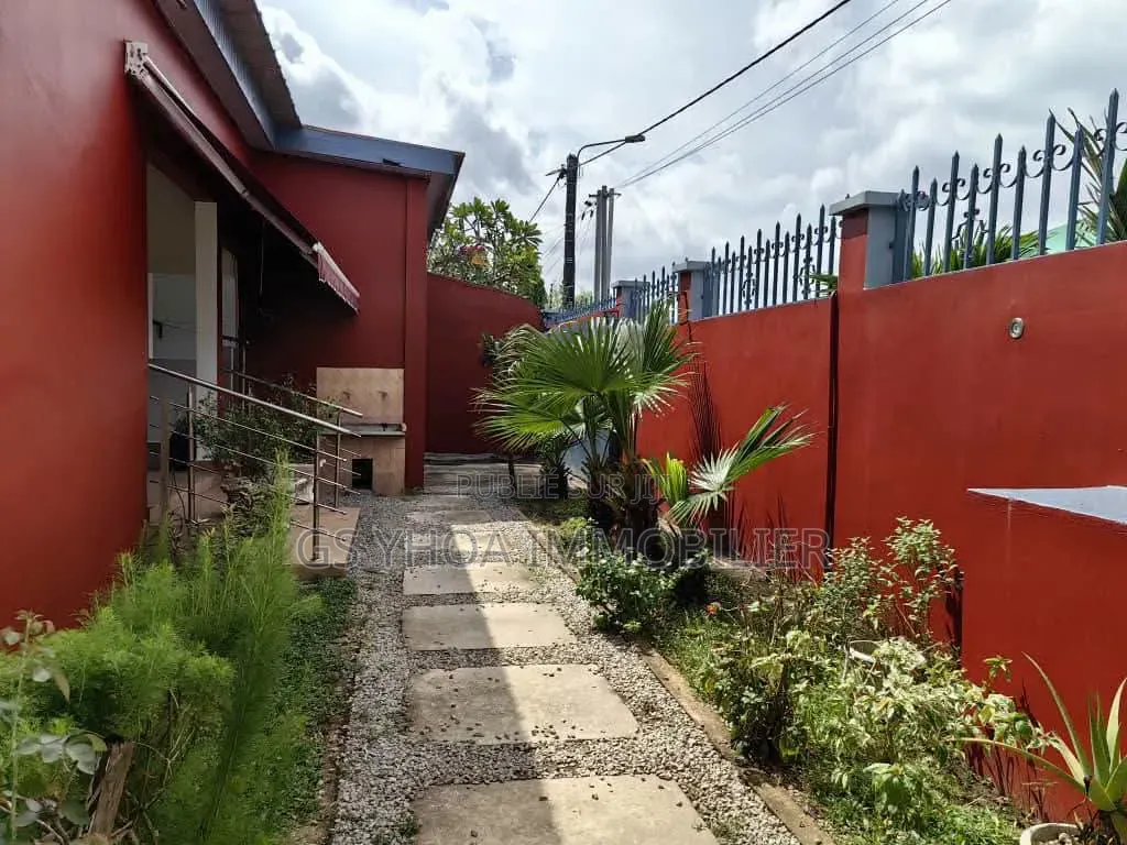 4chbre Villa dans Cocody à Vendre