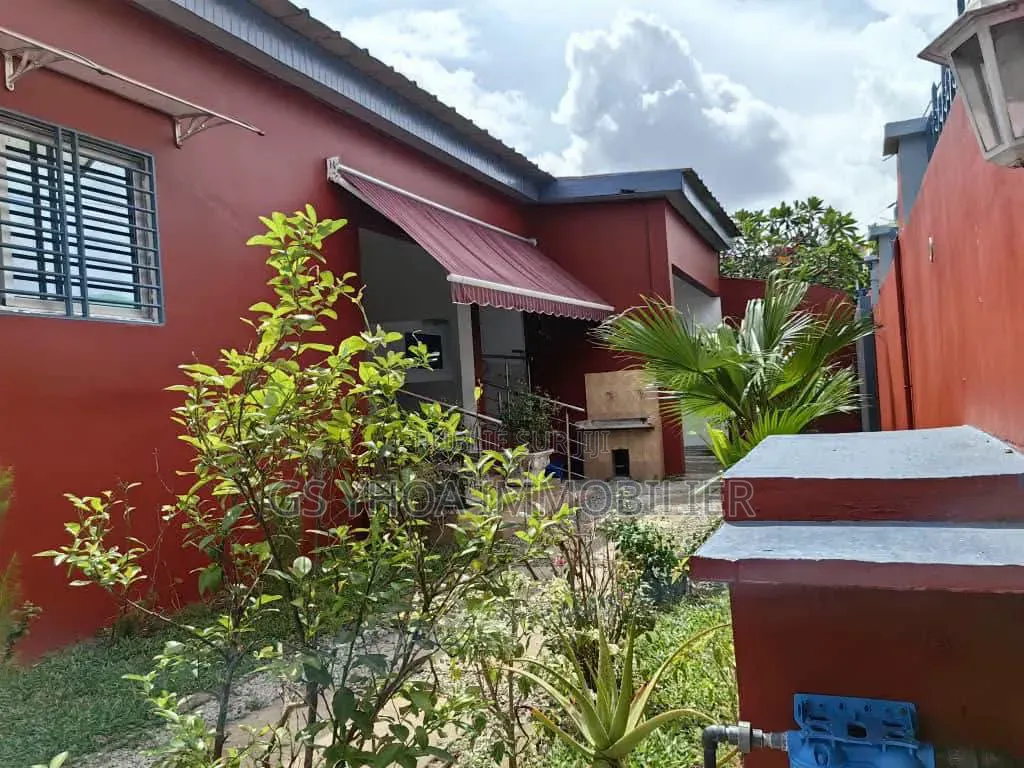 4chbre Villa dans Cocody à Vendre