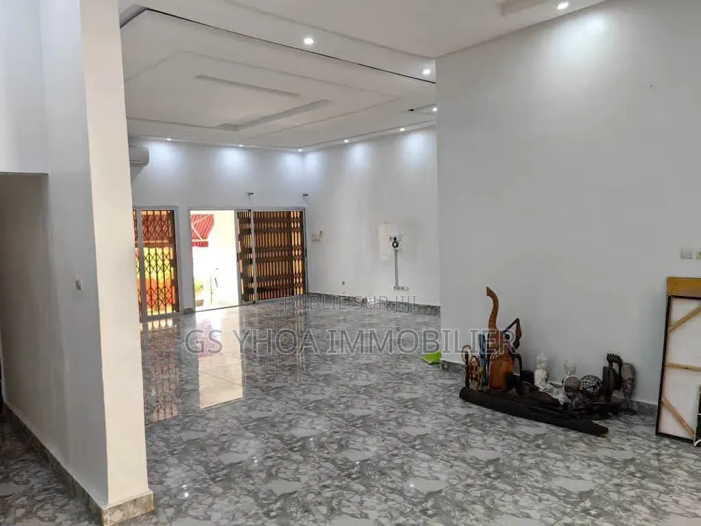 4chbre Villa dans Cocody à Vendre