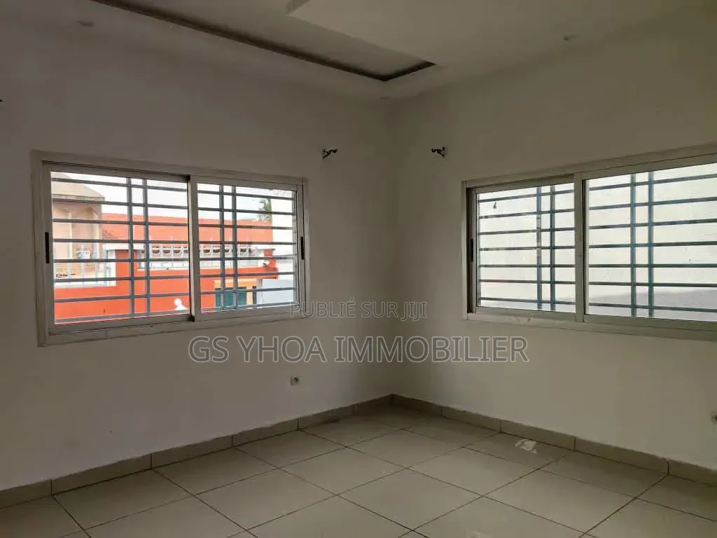 4chbre Villa dans Cocody à Vendre