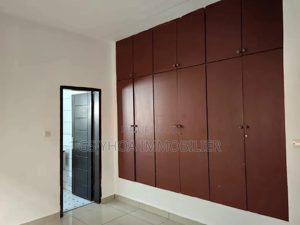 4chbre Villa dans Cocody à Vendre