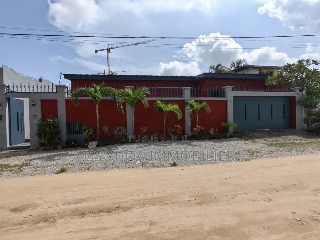 4chbre Villa dans Cocody à Vendre