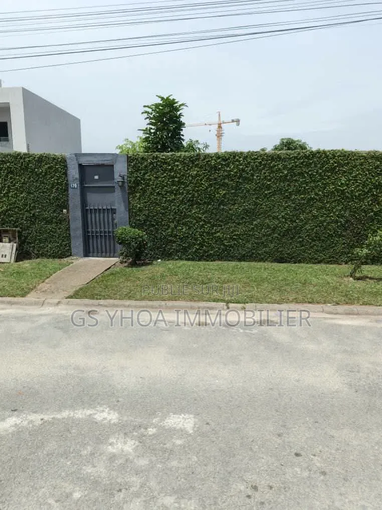 4chbre Villa dans Le Plateau à Vendre